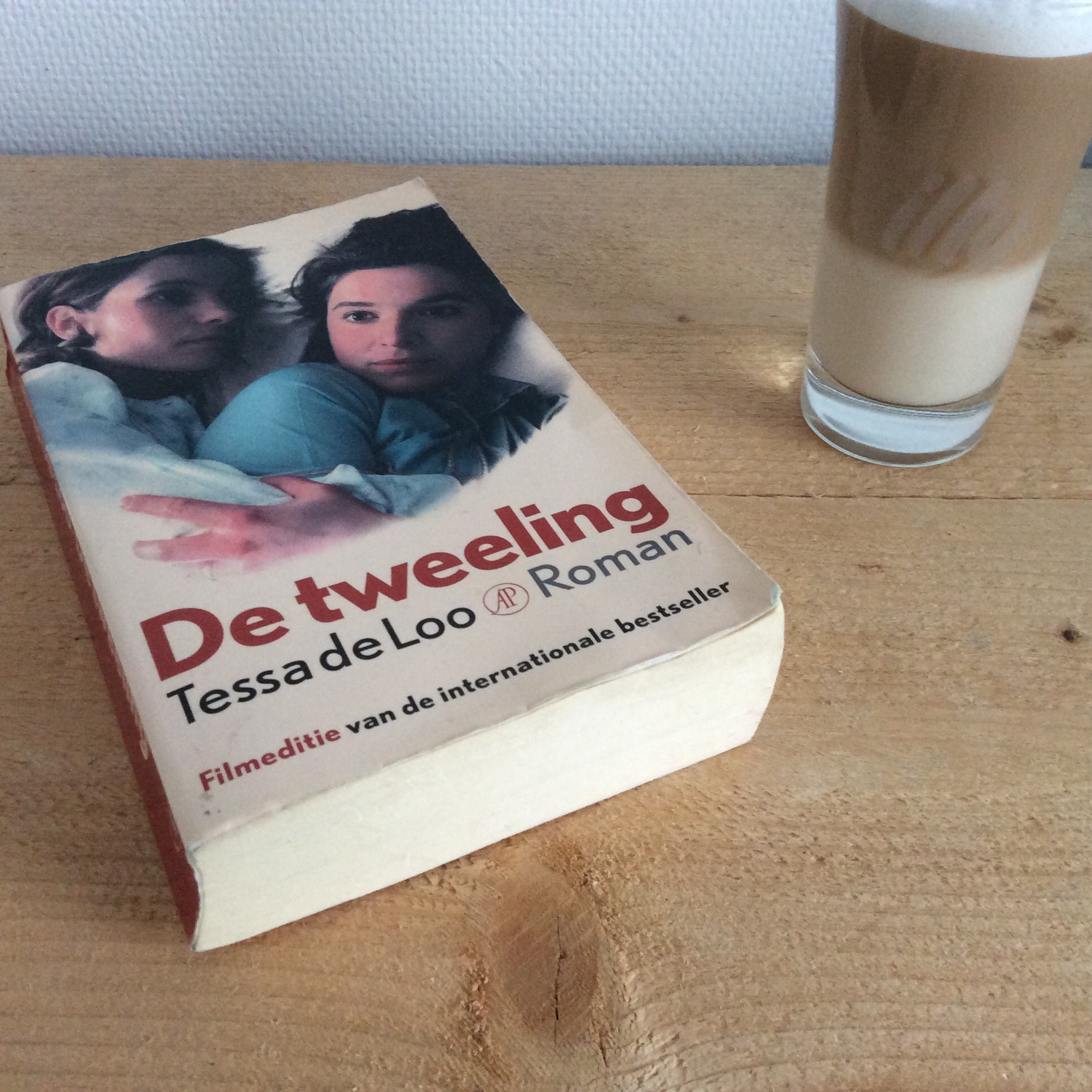 Recensie: De tweeling van Tessa de Loo